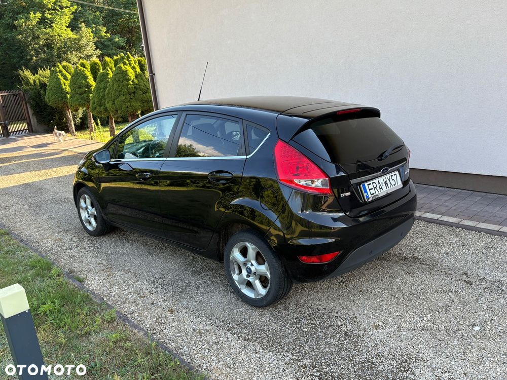 Ford Fiesta 1.6 TDCi DPF Titanium - 4