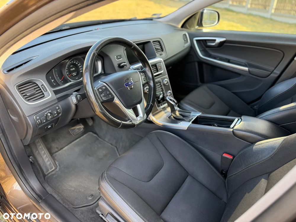 Volvo V60 Cross Country D4 Drive-E Momentum - 8