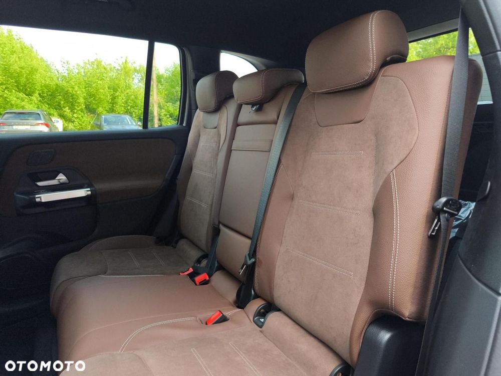 Mercedes-Benz GLB - 21