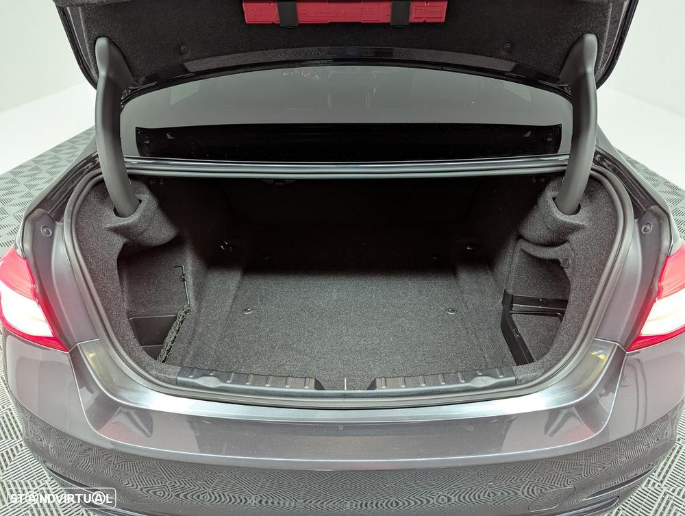 BMW 318 d Line Sport - 29