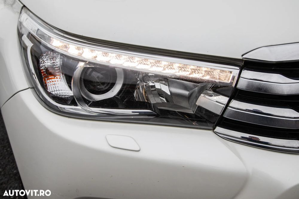 Toyota Hilux 4x4 Double Cab A/T Invincible - 8