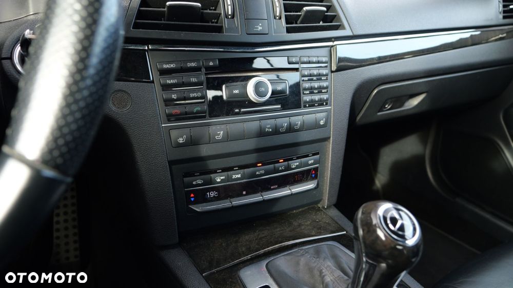 Mercedes-Benz Klasa E 350 CGI BlueEFFICIENCY 7G-TRONIC Elegance - 21