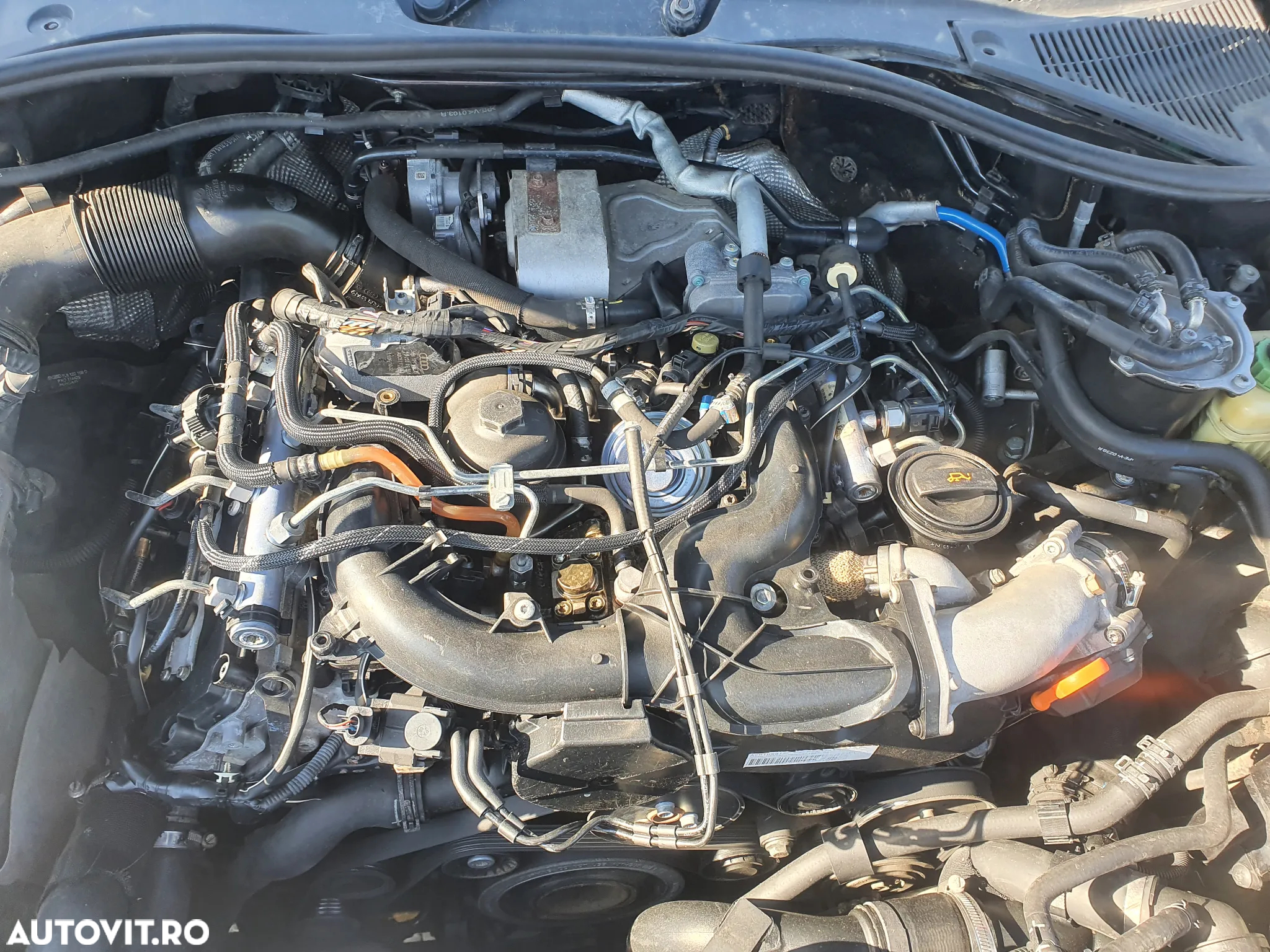Dezmembrez Vw Touareg 7L an 2006 motor 3.0 tdi V6 224 cp tip BKS calculator motor ecu 4L0 907 401 B jante aliaj R18 lonjeron rola fulie vibrochen calculator modul cutie viteza automata cutie transfer confort can radiator racire ulei dezmembrari piese auto - 3