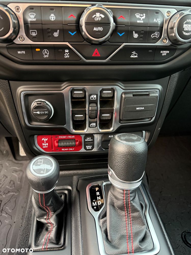 Jeep Wrangler 3.6 Unlim Rubicon - 25