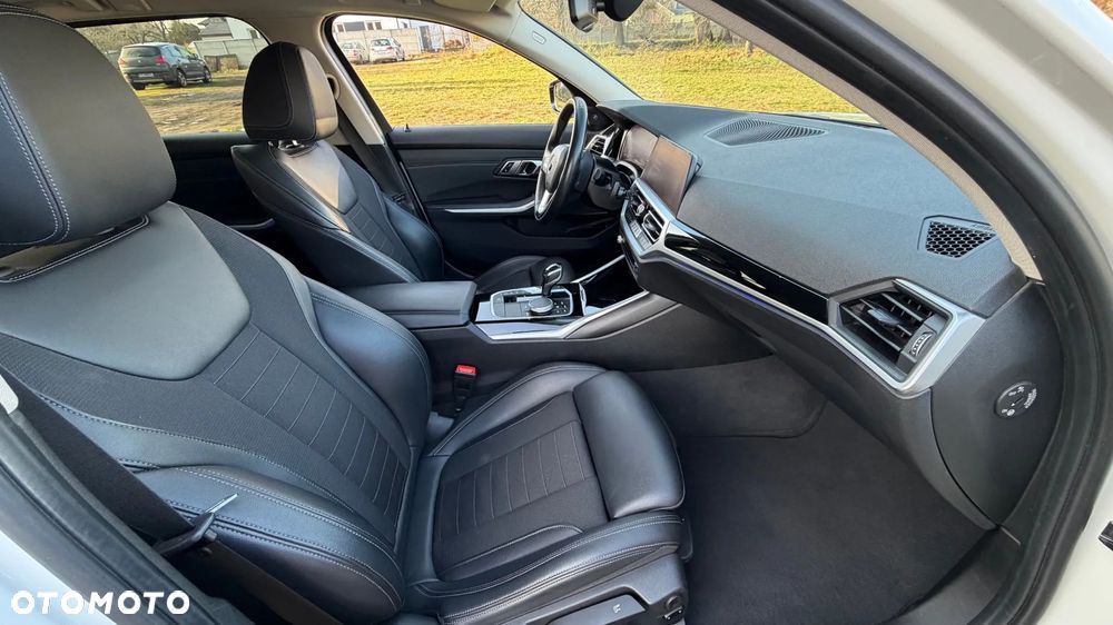 BMW Seria 3 320d Sport Line - 10
