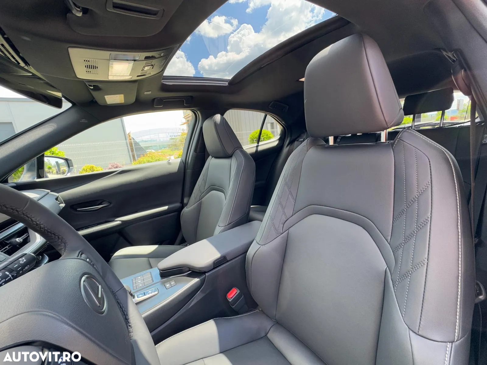 Lexus UX 300h FWD CVT HEV F Sport Design - 14