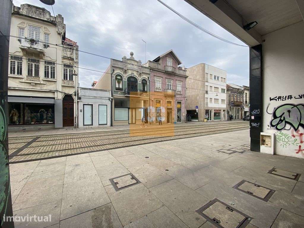 Loja na Rua Brito Capelo - Grande imagem: 2/17