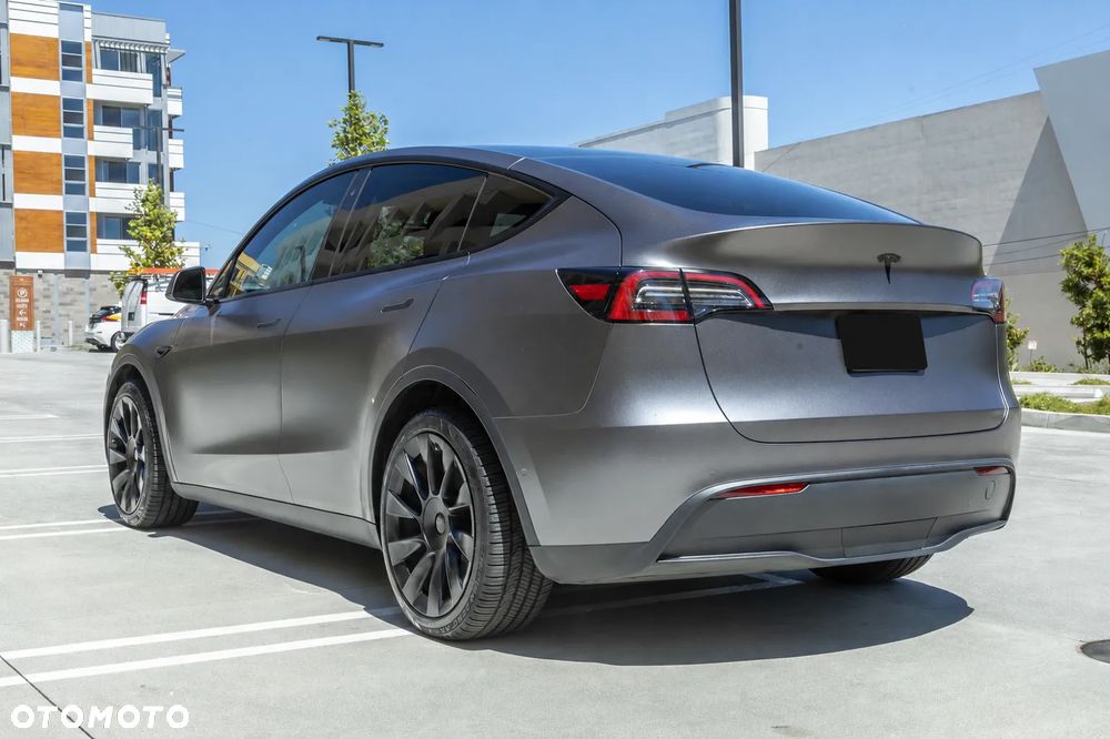 Tesla Model Y Long Range Dual Motor AWD - 6