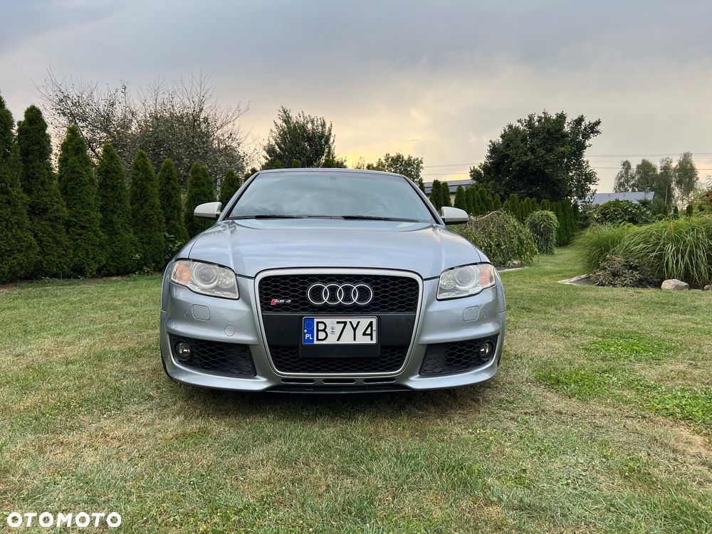 Audi RS4 Limousine - 7