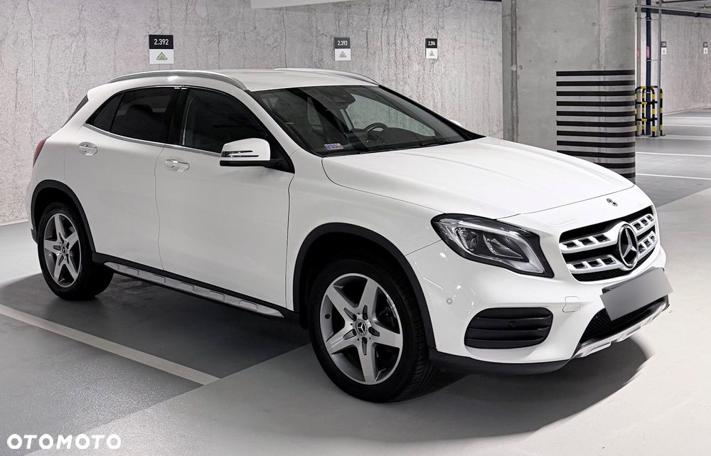 Mercedes-Benz GLA 200 7G-DCT AMG Line - 3
