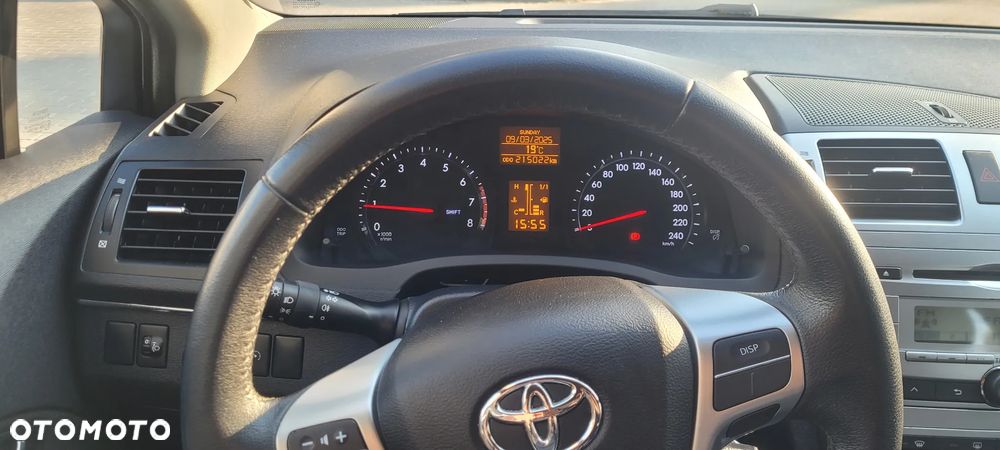 Toyota Avensis 1.6 Active - 11