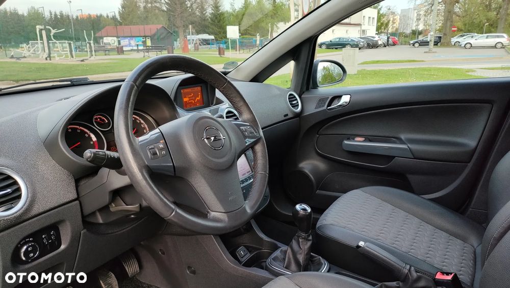 Opel Corsa 1.4 16V Innovation - 18