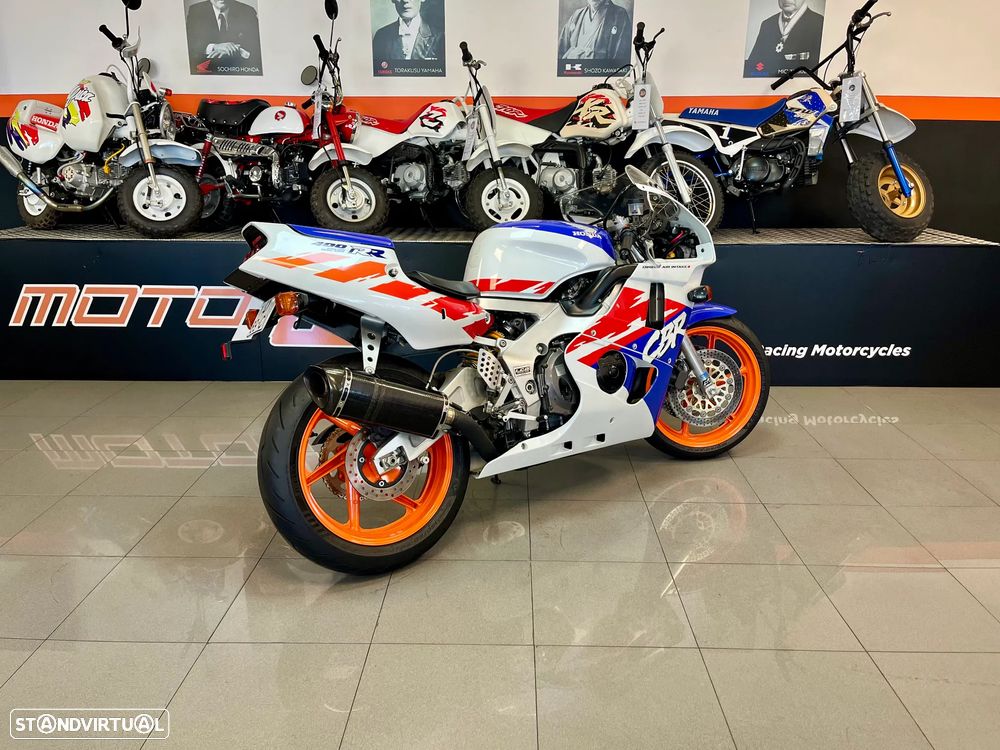 Honda CBR 400RR - 6