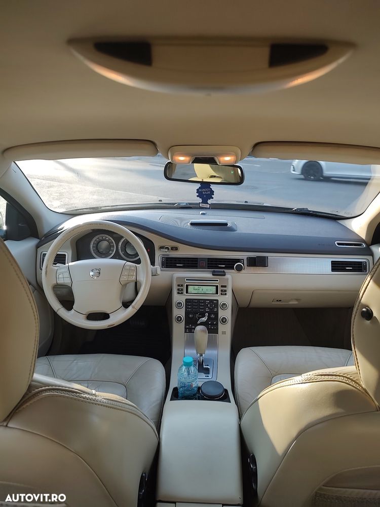 Volvo XC 70 D5 AWD Geartronic Momentum - 9