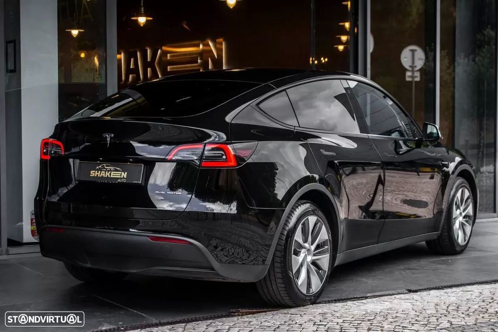Tesla Model Y - 4