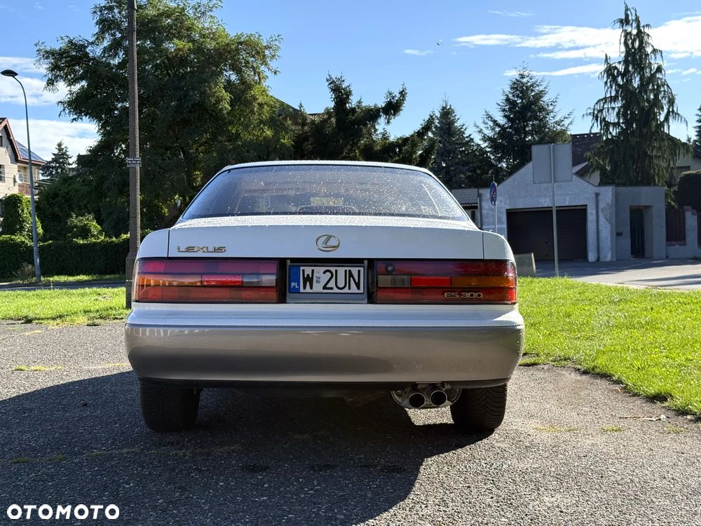 Lexus ES - 7