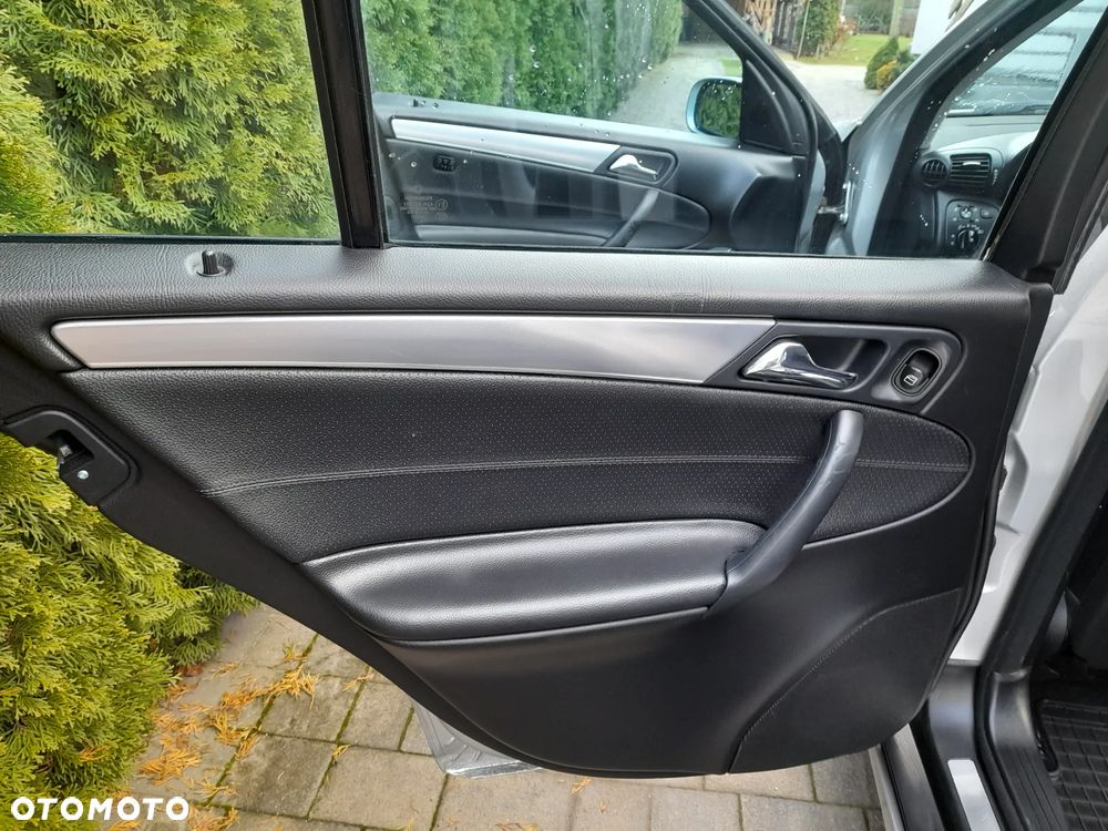 Mercedes-Benz Klasa C - 22