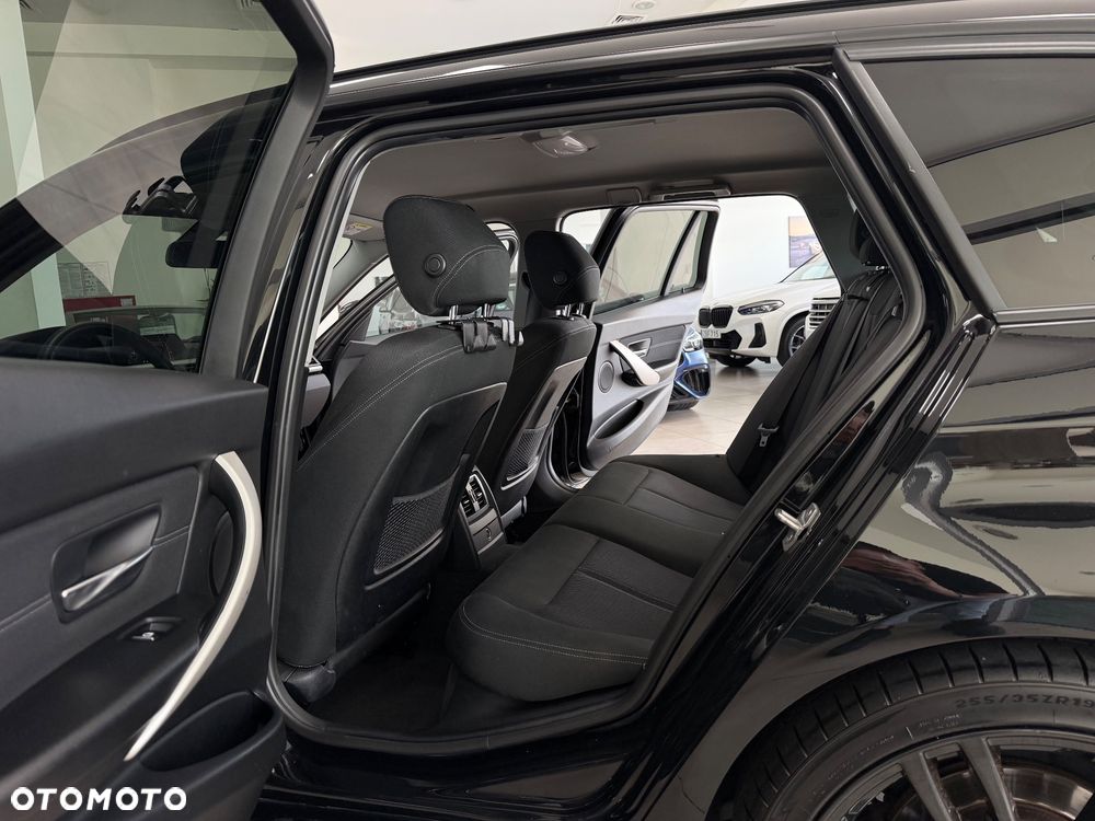 BMW Seria 3 320d Edition M Sport Shadow - 25