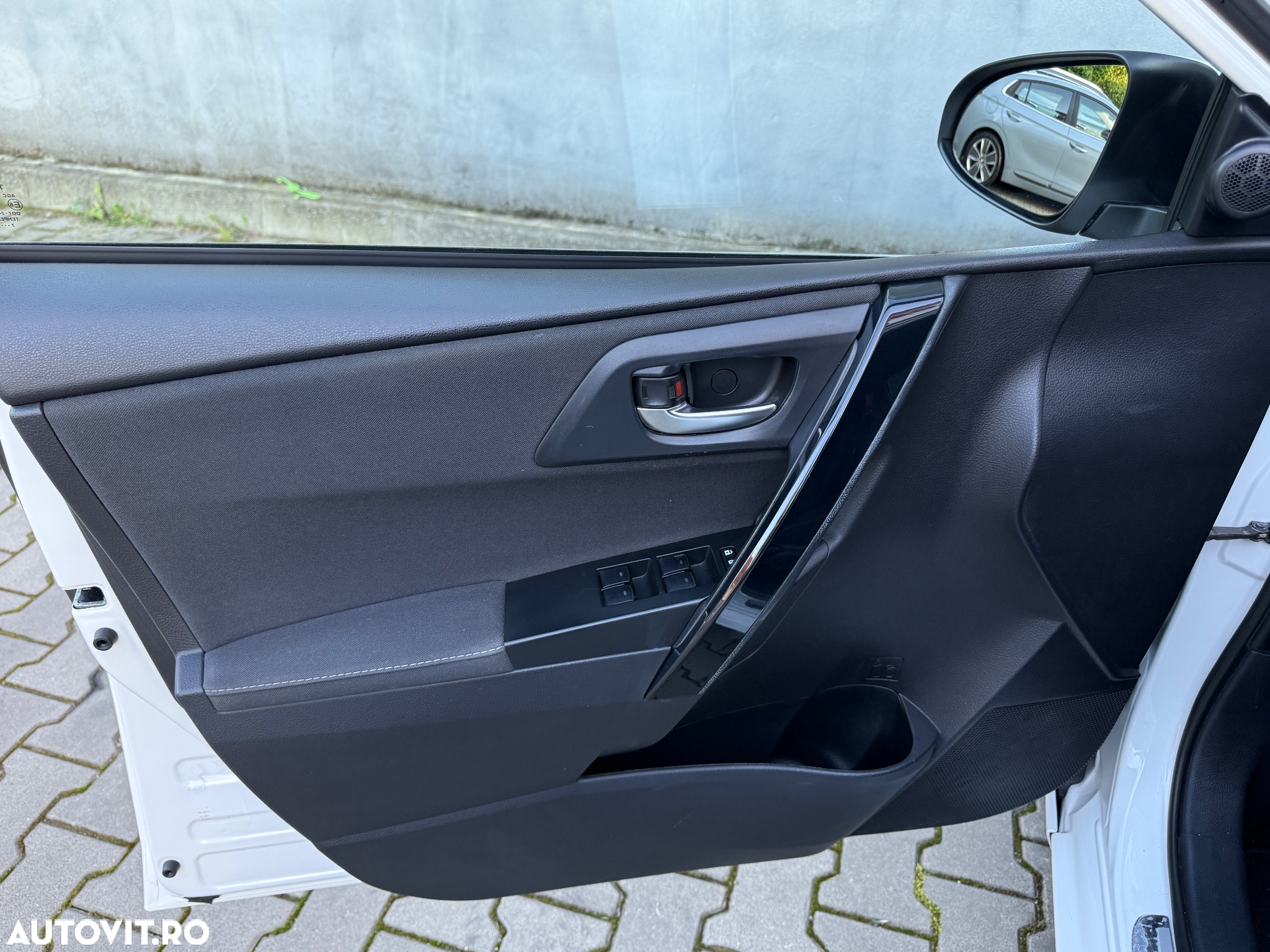 Toyota Auris 1.8 VVT-i Hybrid Automatik Comfort - 36