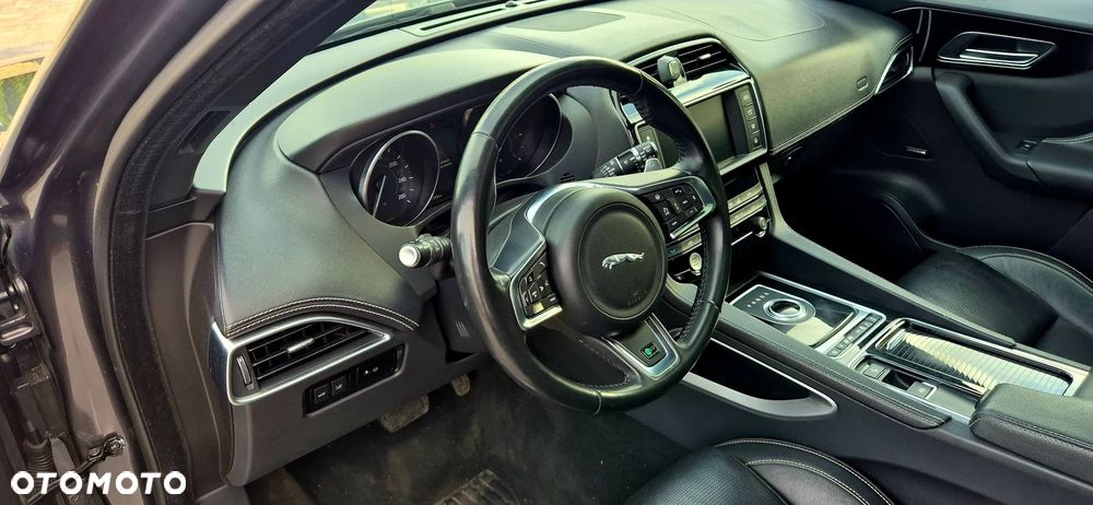 Jaguar F-Pace 30d AWD R-Sport - 23