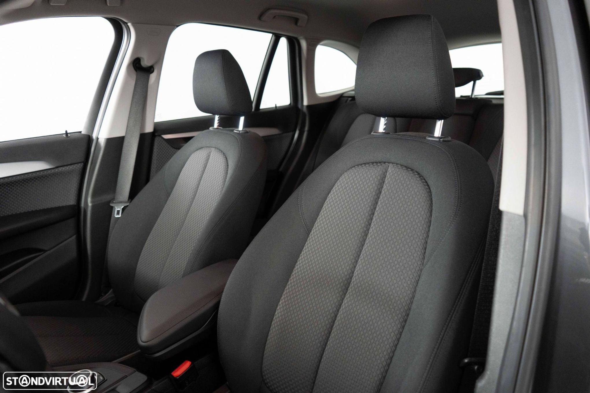 BMW X1 25 e xDrive Corporate Edition - 8
