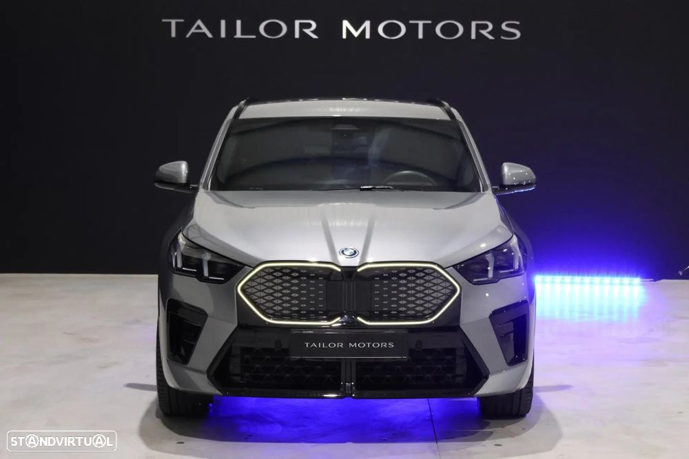 BMW iX2 eDrive20 Pack Desportivo M - 2