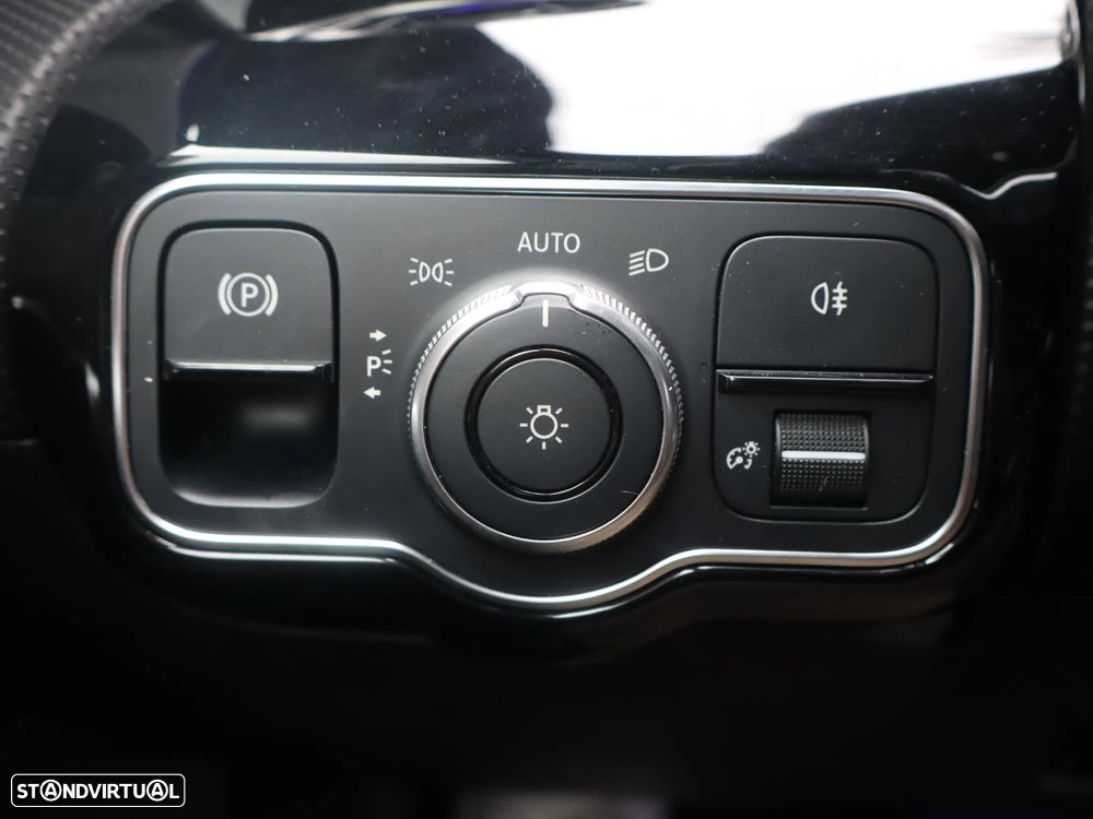 Mercedes-Benz A 250 e AMG Line - 17