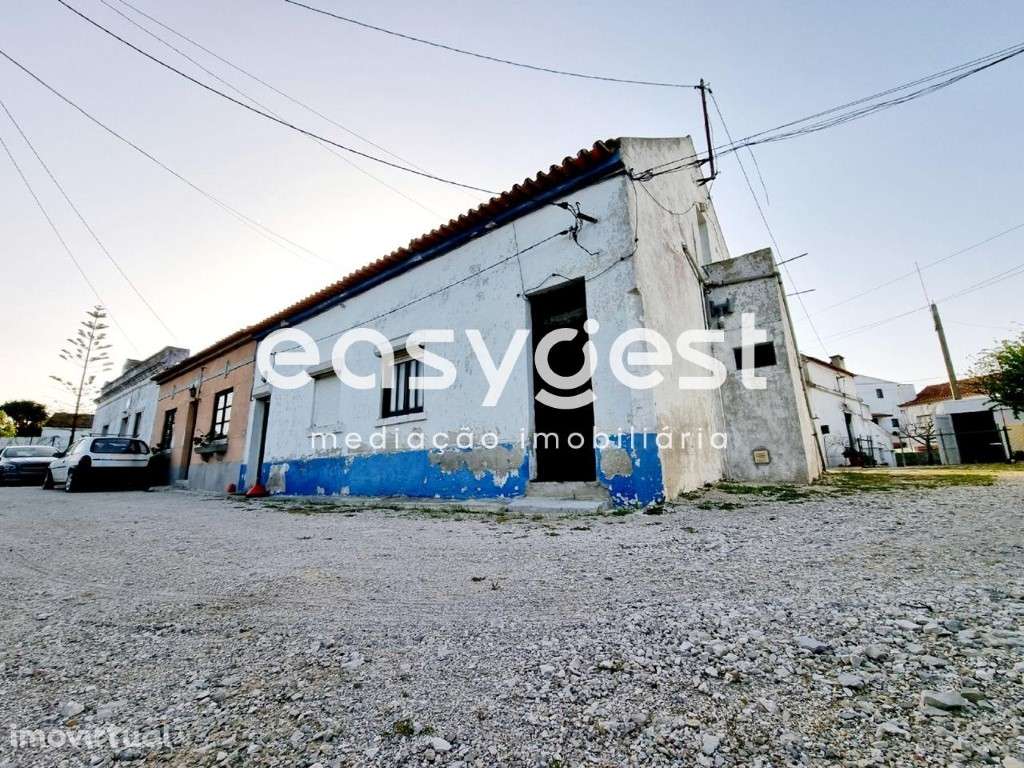 Terreno com 750m2 com implantação de 4 casas e uma garagem - Grande imagem: 2/31