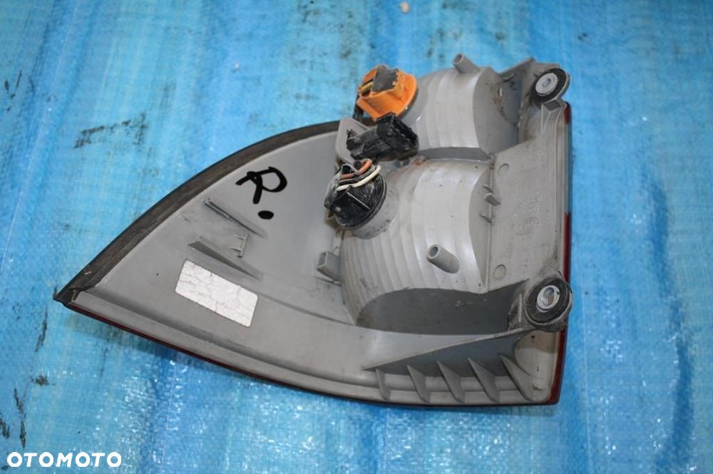 LAMPA SAAB 95 KOMBI PRAWY TYŁ - 2