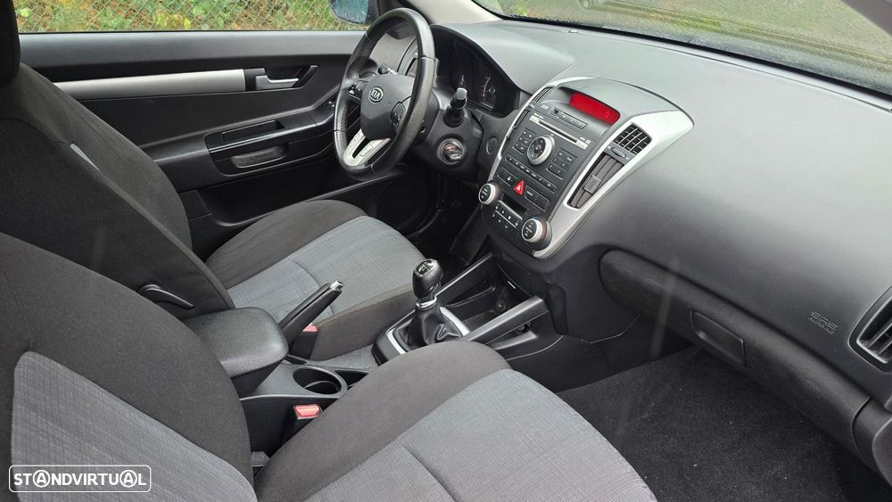 Kia Ceed 1.4 CVVT LX ISG - 17