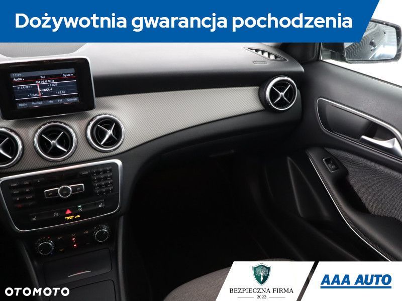 Mercedes-Benz GLA - 10