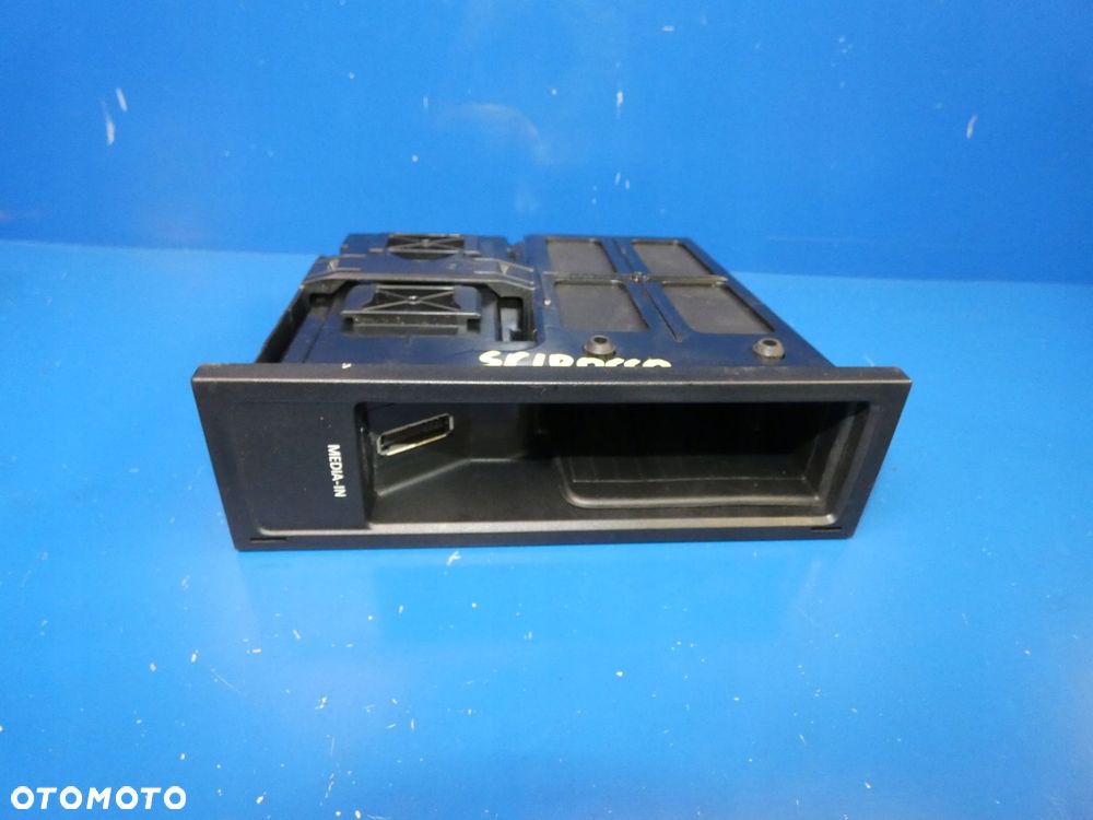 VW SCIROCCO III 08- GNIAZDO PORT USB - 1