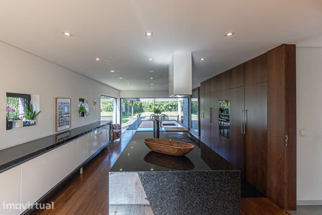 MORADIA TÉRREA T3 de LUXO a 1KM da PRAIA , com 348 m² em LOTE 2300 m² - Grande imagem: 4/36