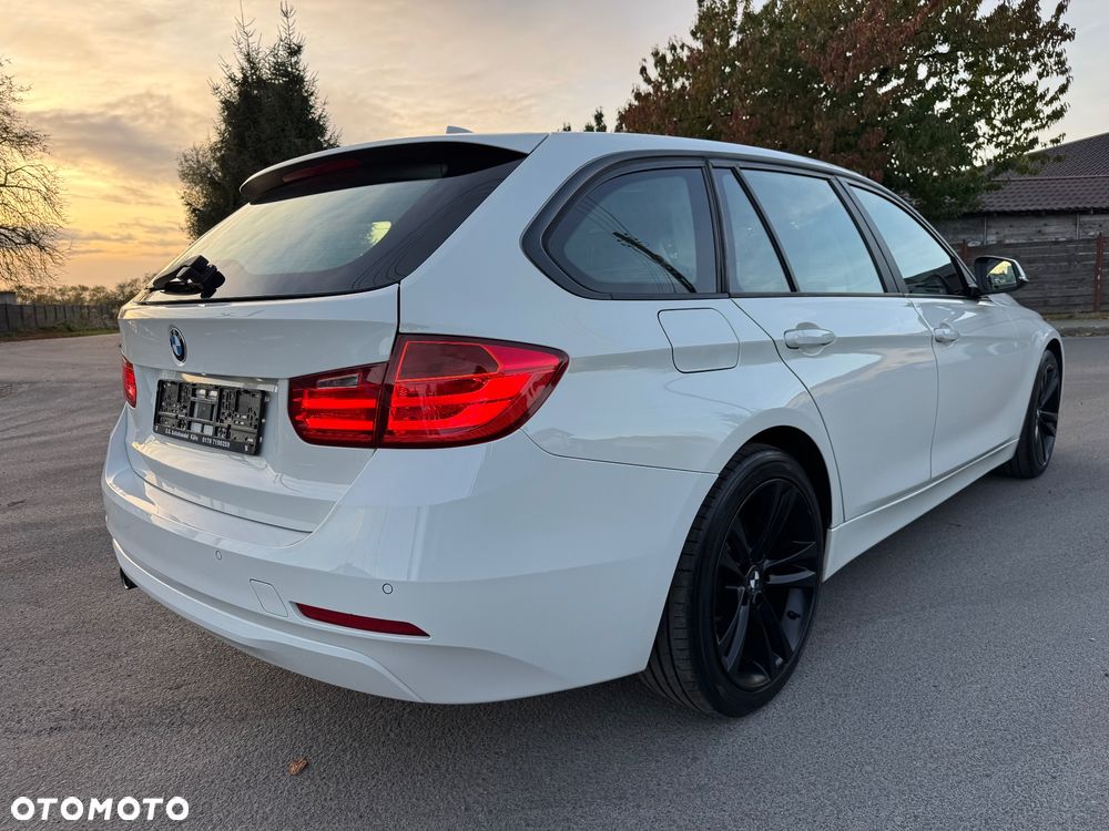 BMW Seria 3 318d Touring - 9