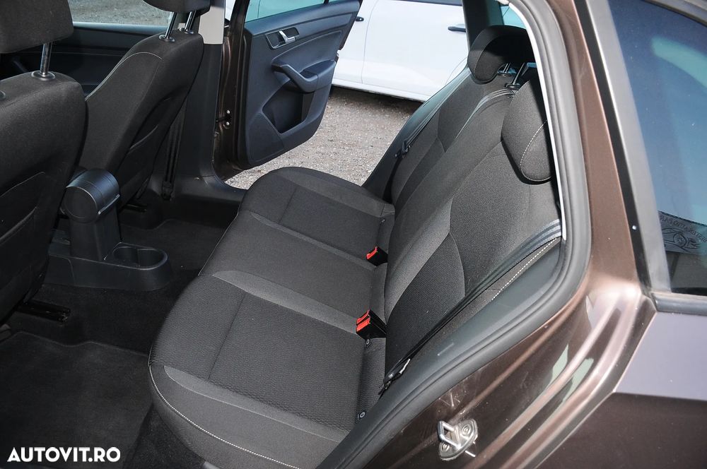 Skoda RAPID 1.4 TDI Style DSG - 8