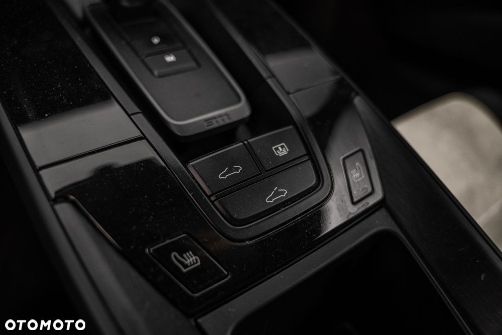 Porsche 911 Carrera 4 GTS - 29