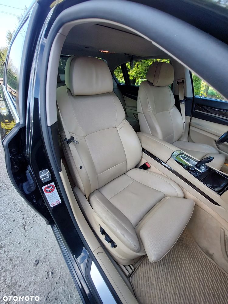 BMW Seria 7 750i L - 13