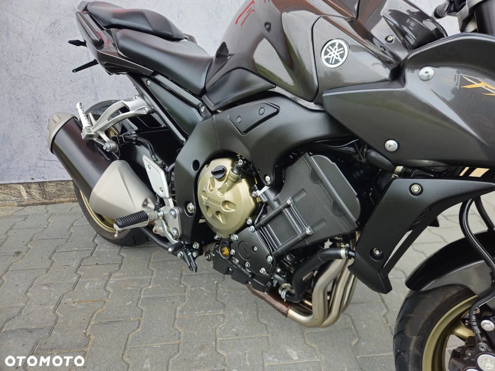 Yamaha FZ - 28