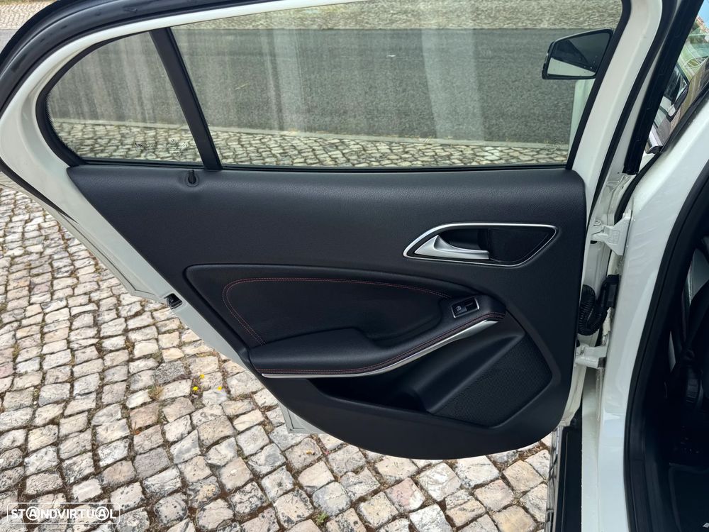 Mercedes-Benz GLA 220 CDI 7G-DCT AMG Line - 15
