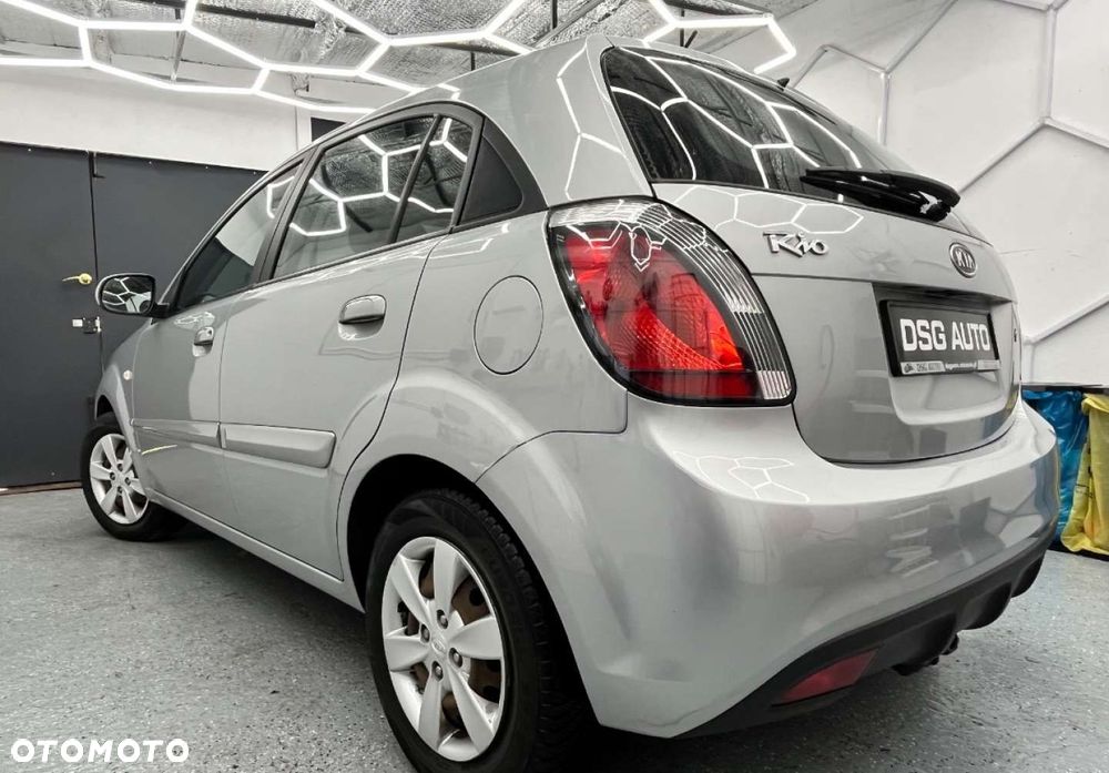Kia Rio - 16