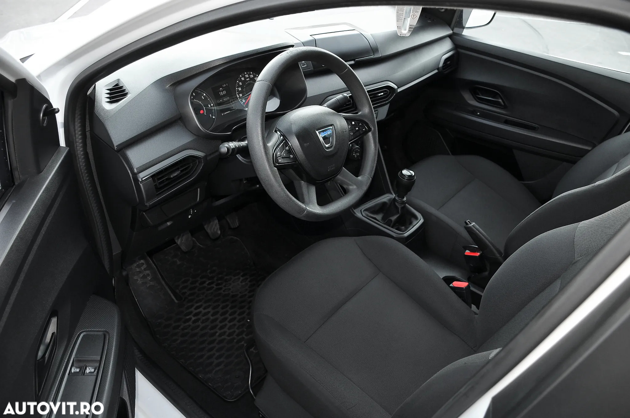 Dacia Logan TCe 90 Essential - 13