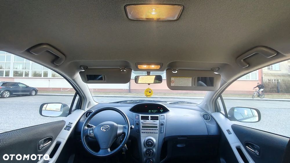 Daihatsu Charade Standard - 28