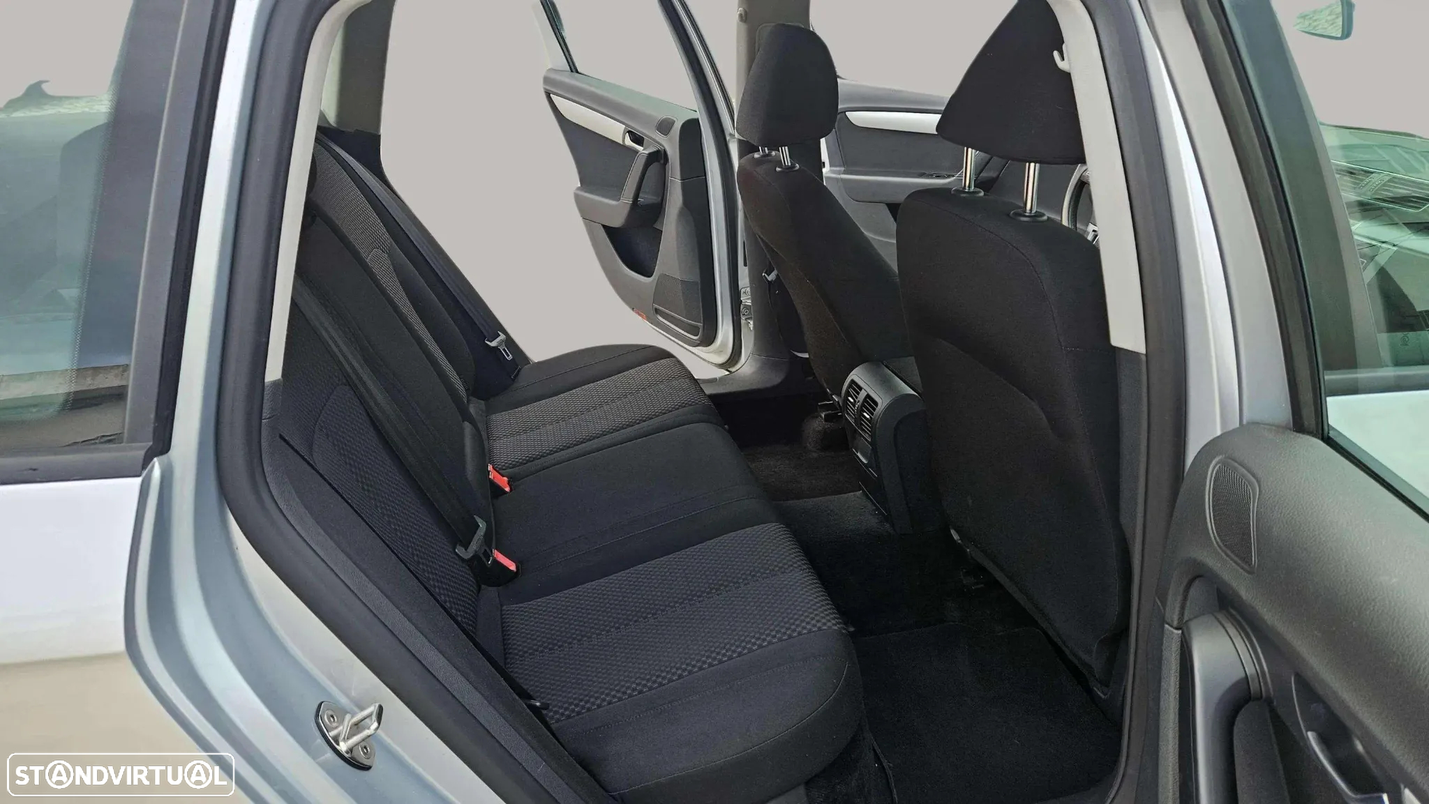 VW Passat Variant 1.6 TDI BlueMotion Highline - 12