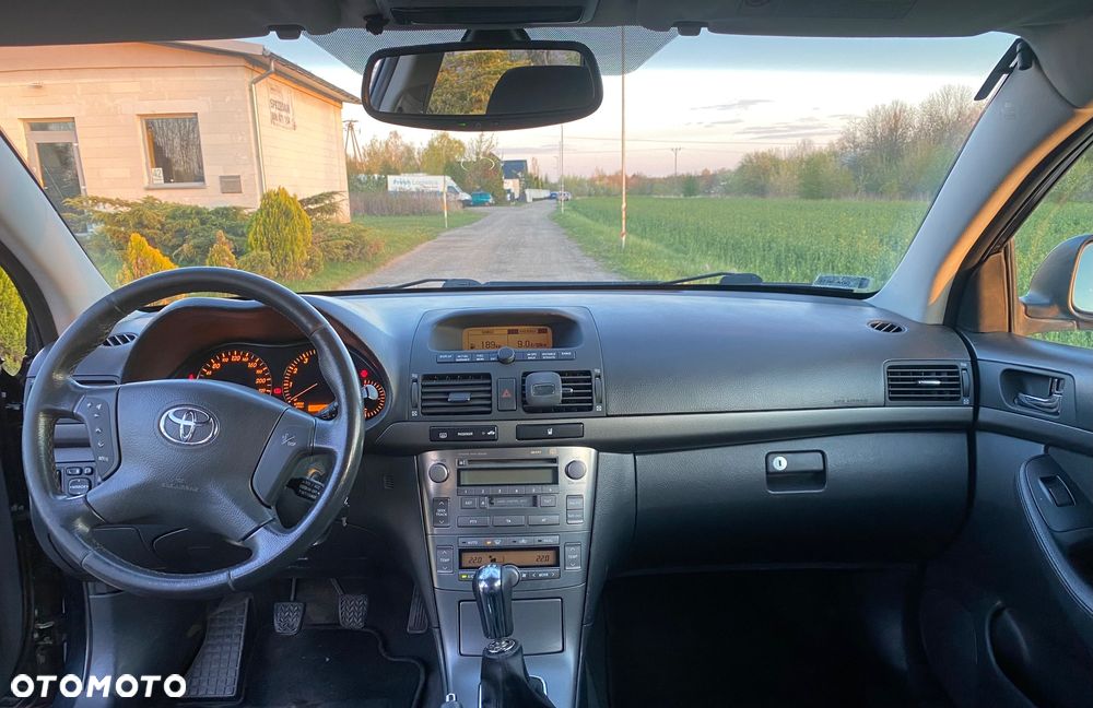 Toyota Avensis 1.8 VVT-i Sol - 20