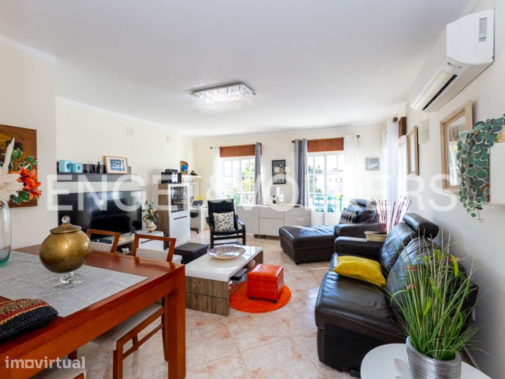 Apartamento T2 com Garagem e Pátio a 350 m da Marginal - Grande imagem: 3/25