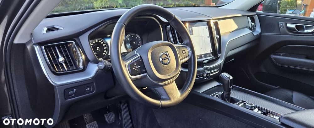 Volvo XC 60 D4 Momentum Pro - 22