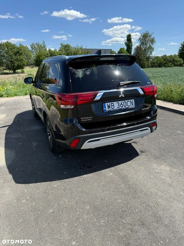 Mitsubishi Outlander 2.0 Instyle + 4WD CVT - 5
