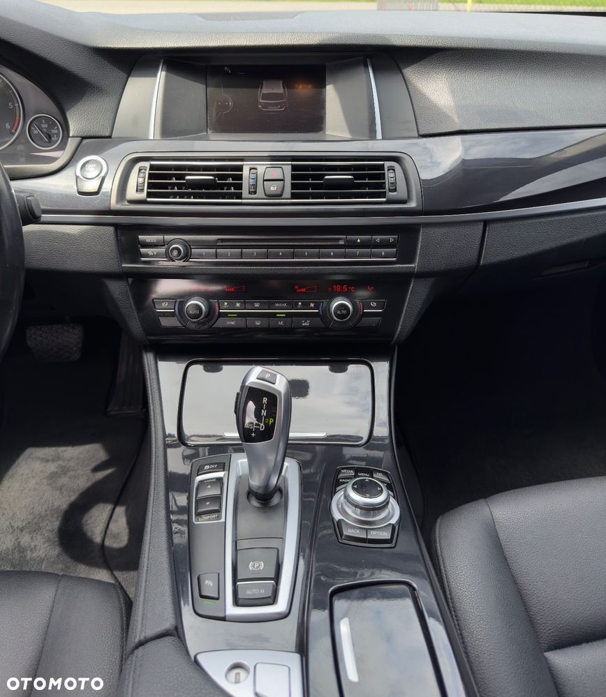 BMW Seria 5 520d Touring Luxury Line - 9