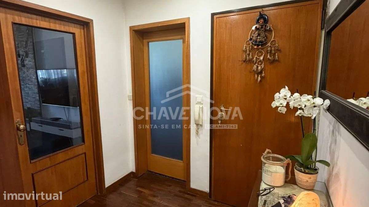 T3 com Excelente Localização | Junto ao Metro e à Piscina Municipal - Grande imagem: 2/20