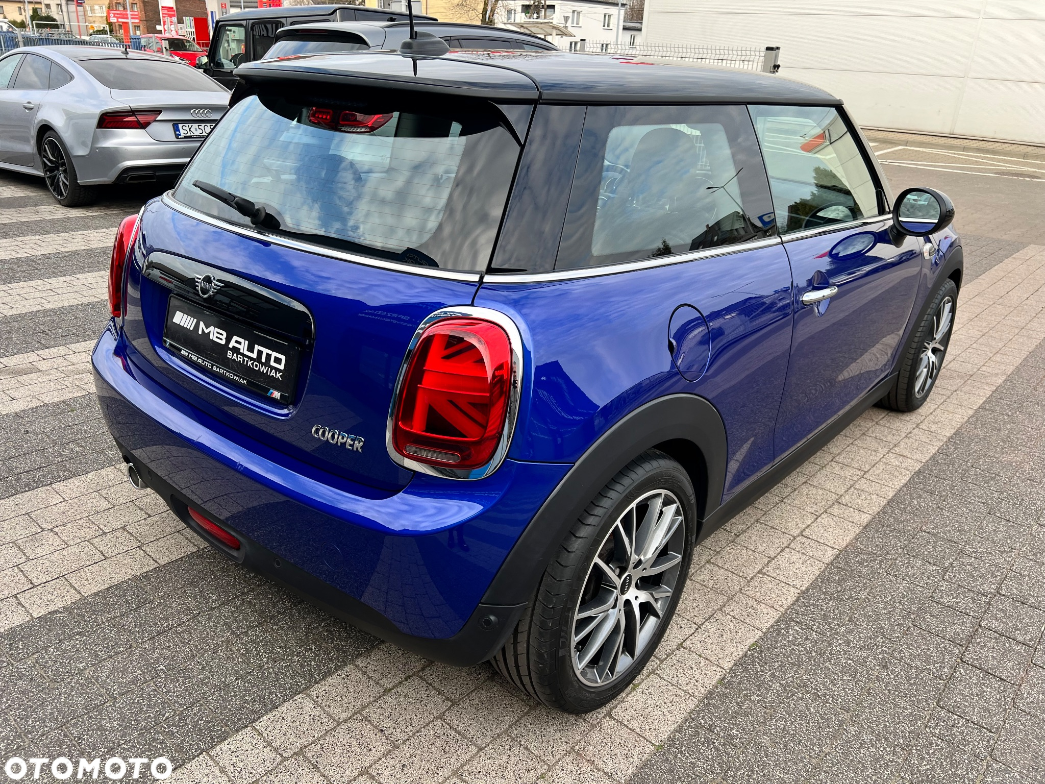 MINI Cooper Essential Trim - 7